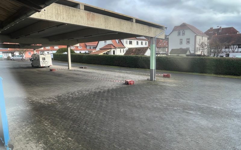 Immobilienfoto zu Biete Stellplatz innen und außen für Wohnmobil, PKW, Motorrad u.a.