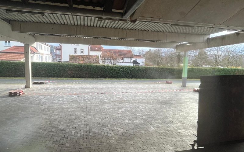 Immobilienfoto zu Biete Stellplatz innen und außen für Wohnmobil, PKW, Motorrad u.a.