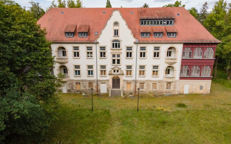 Jungenhaus von Schloss Lenoir im aktuellen Bestand