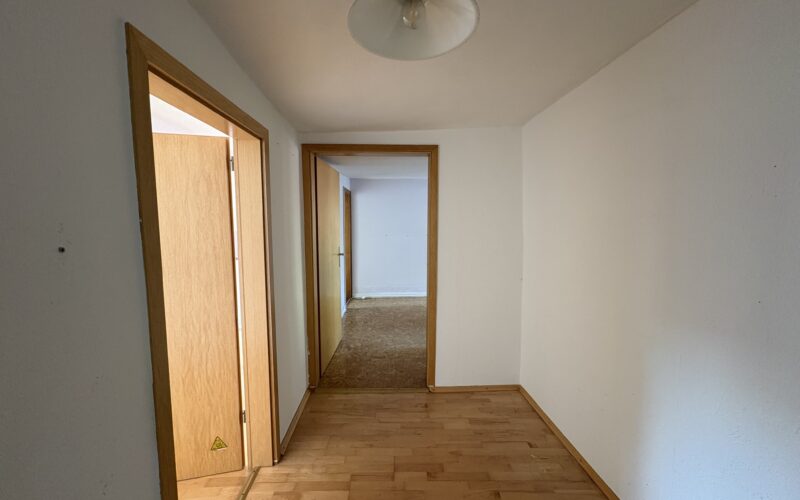 Immobilienfoto zu Platz für Macherinnen und Macher –Wohnen, Werkstatt, Scheune, Garagen und Garten