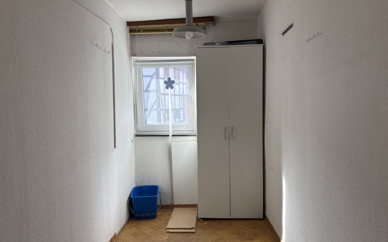 Immobilienfoto zu Platz für Macherinnen und Macher –Wohnen, Werkstatt, Scheune, Garagen und Garten
