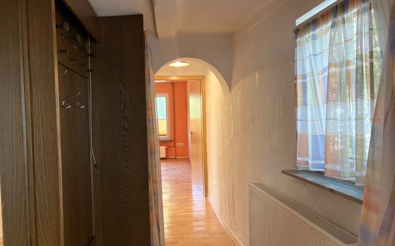 Immobilienfoto zu Platz für Macherinnen und Macher –Wohnen, Werkstatt, Scheune, Garagen und Garten